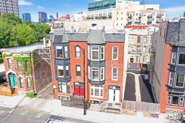 Building Photo - 115 S Paulina St