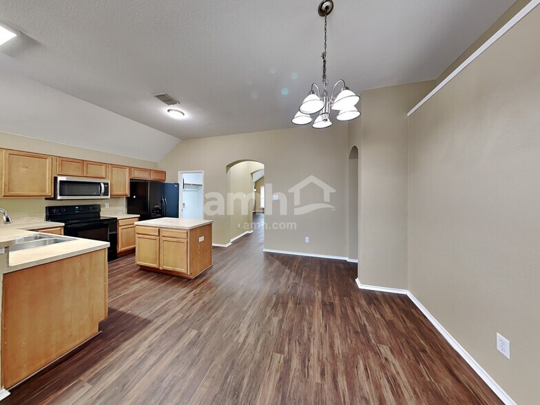 Building Photo - 10437 Manhassett Dr