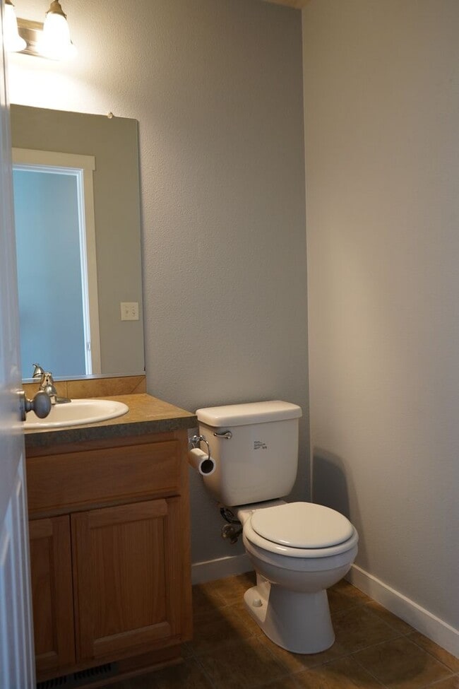 Building Photo - 4316 NE 58th Cir