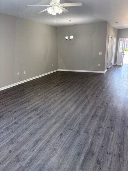 Building Photo - 140 Oak Towne Dr