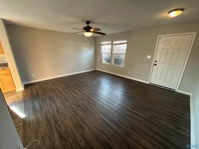 Building Photo - 3140 Lakeland Dr SW