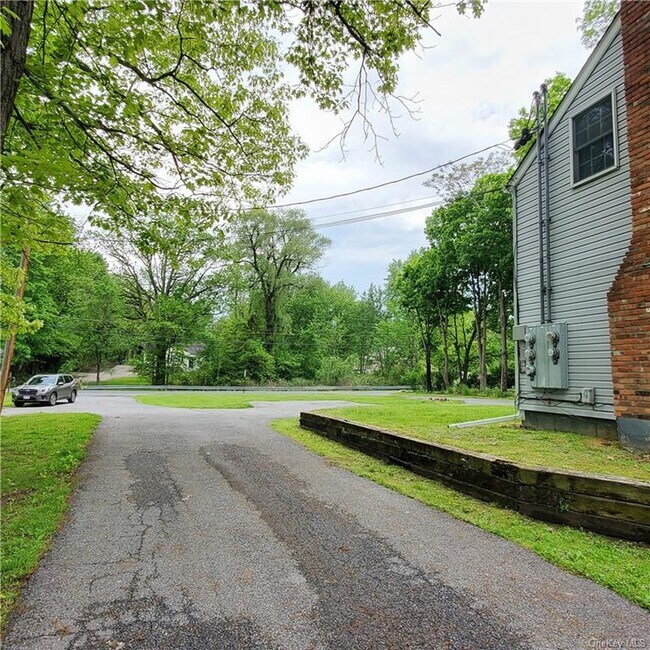 Building Photo - 32 Bircher Ave