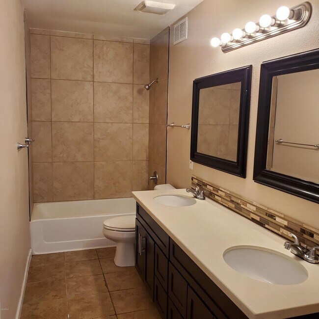 Building Photo - 1719 E Gaylon Dr