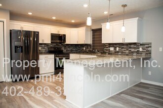 Building Photo - 3 Bedroom and 2.5 bathroom House for rent