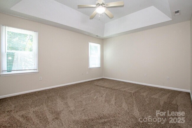 Building Photo - 169 Southhaven Dr