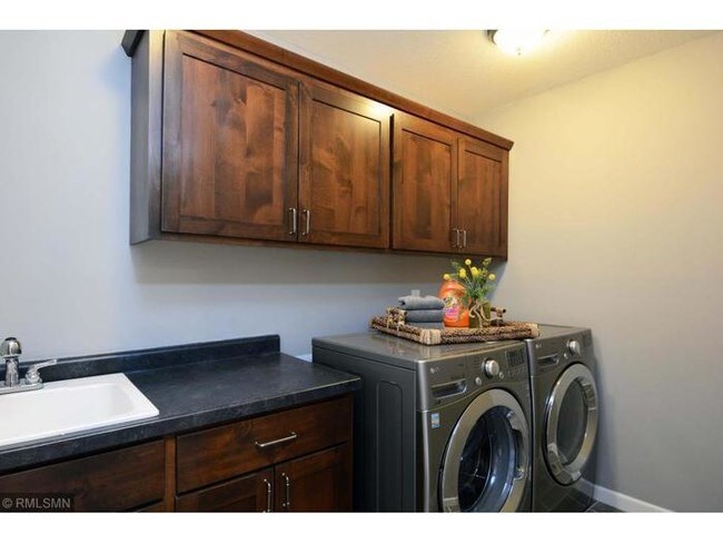 Building Photo - 3221 42nd Ave S