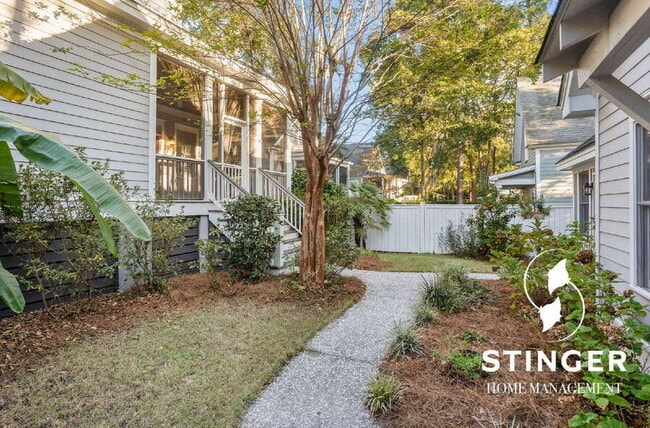 Building Photo - 14 Hayek St