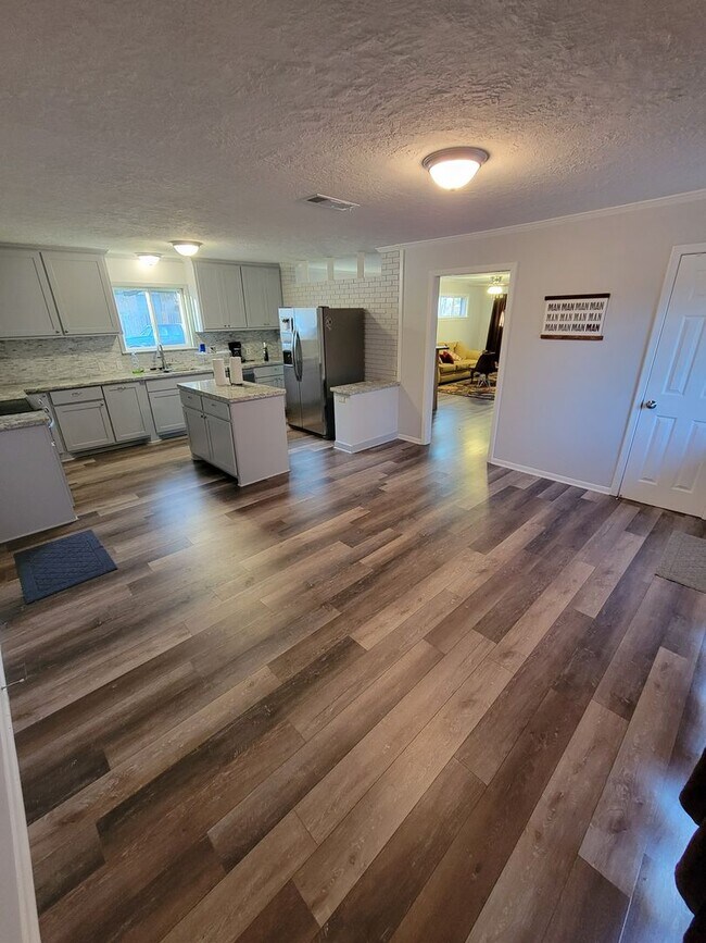 Building Photo - Bryan - 3 bed/ 2 bath / 2 car garage house with fenced back yard, near Texas A&M