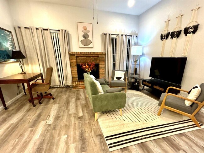 Primary Photo - 1701 Lynx Cir