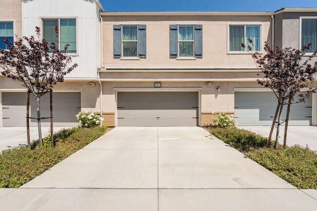 Building Photo - 110 Red Brick Dr