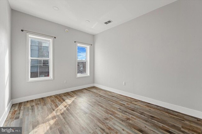 Building Photo - 1812 E Albert St