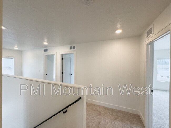 Building Photo - 331 S 680 W