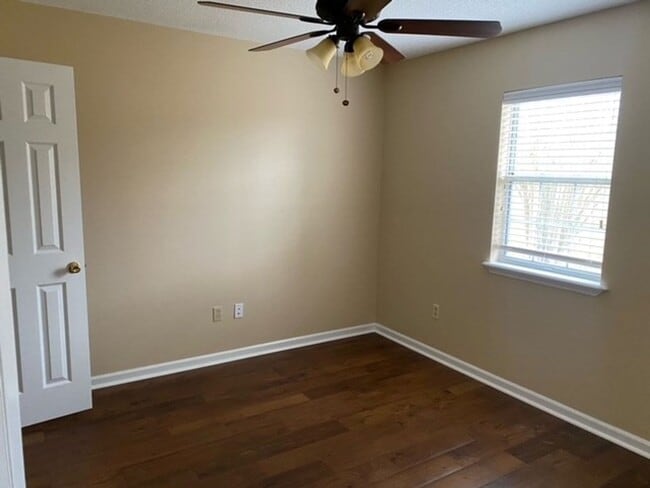 Building Photo - 3/2 HOME NEAR FREEDOM PARK.