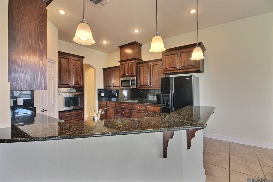 Building Photo - 20357 Chaumont Ave