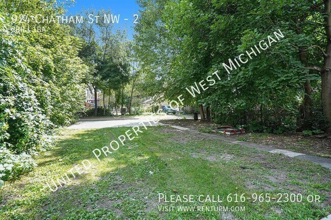 Building Photo - 924 Chatham St NW