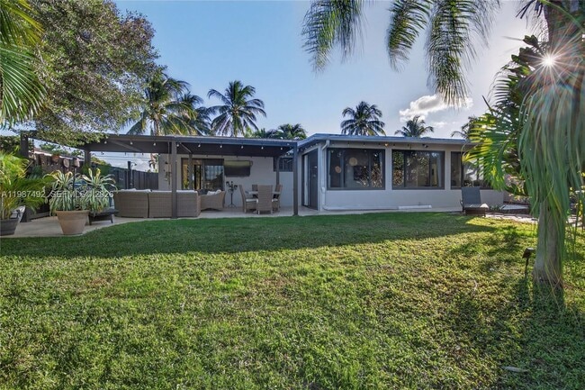 Building Photo - 371 SE 3rd St