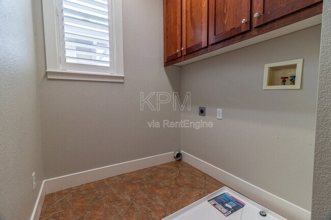 Building Photo - 2550 Plymouth Oaks Ct