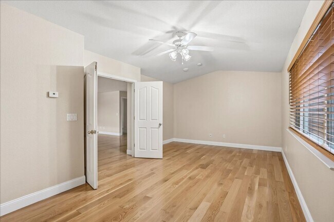 Building Photo - 70 Arches Cir