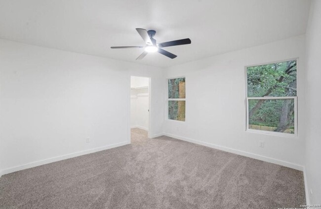 Building Photo - 408 Meadowbrook Dr