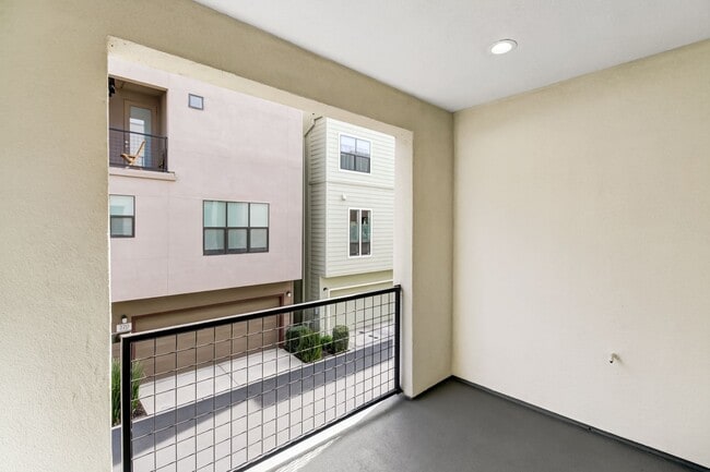 Building Photo - Stunning Alkali Flat Residence: Half Month Free With Move-In by 02/01/2026