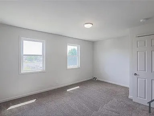 Building Photo - Beautiful 3 Bedroom 1 bath Move-In Ready!