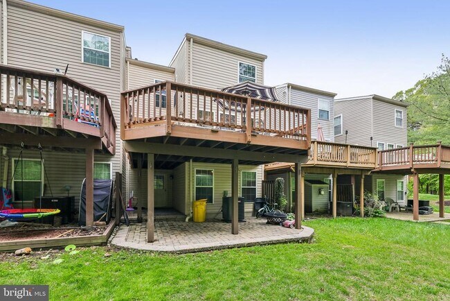 Building Photo - 8727 Thornbrook Dr