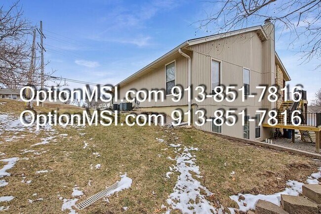 Building Photo - Charming & Spacious 2-Bed / 2-Bath Apartment in Gladstone