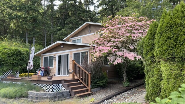 Building Photo - 111 E Driftwood Circle East