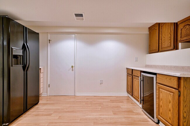 Building Photo - 2360 N Drury Ln