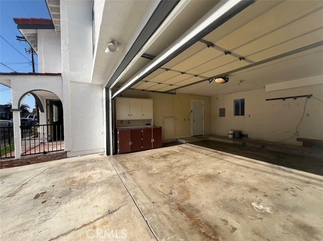 Building Photo - 986 W Oliver St