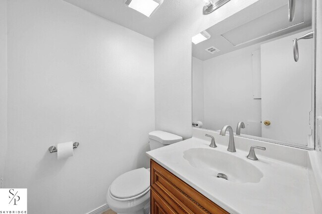 Building Photo - 3BR/1.5BA with Hardwood Floors — 1,165 sq ft in West Covina