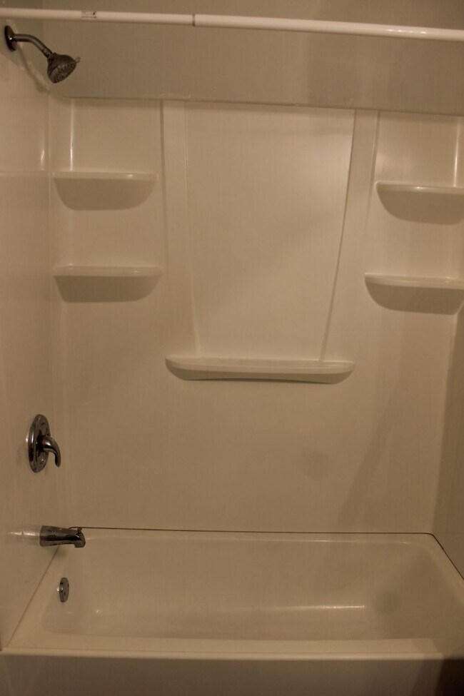 Building Photo - Updated Apartment in Plantation Point