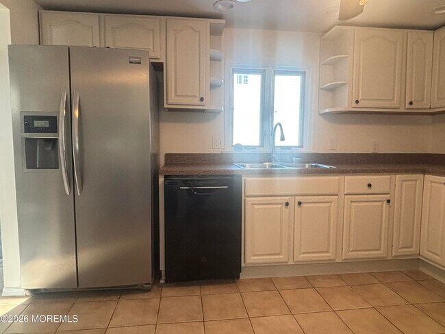 Building Photo - 176 2nd Ave