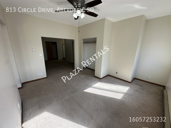 Building Photo - 10 9th Ave NE