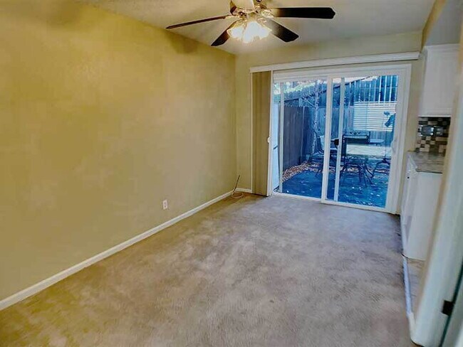 Building Photo - Darling 2 bed, 1.5 bath condo near Lyons Park and downtown Placerville!