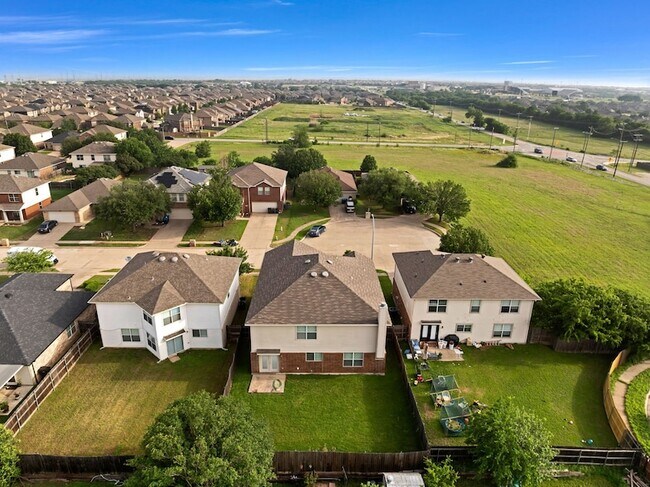 Building Photo - 6205 Winnebago Ct
