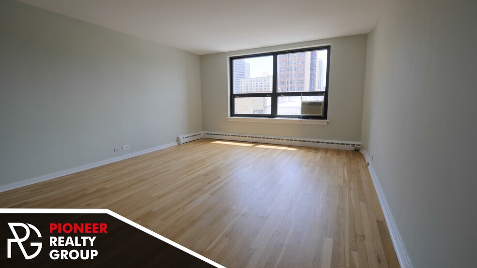 Building Photo - 433 W Wellington Ave