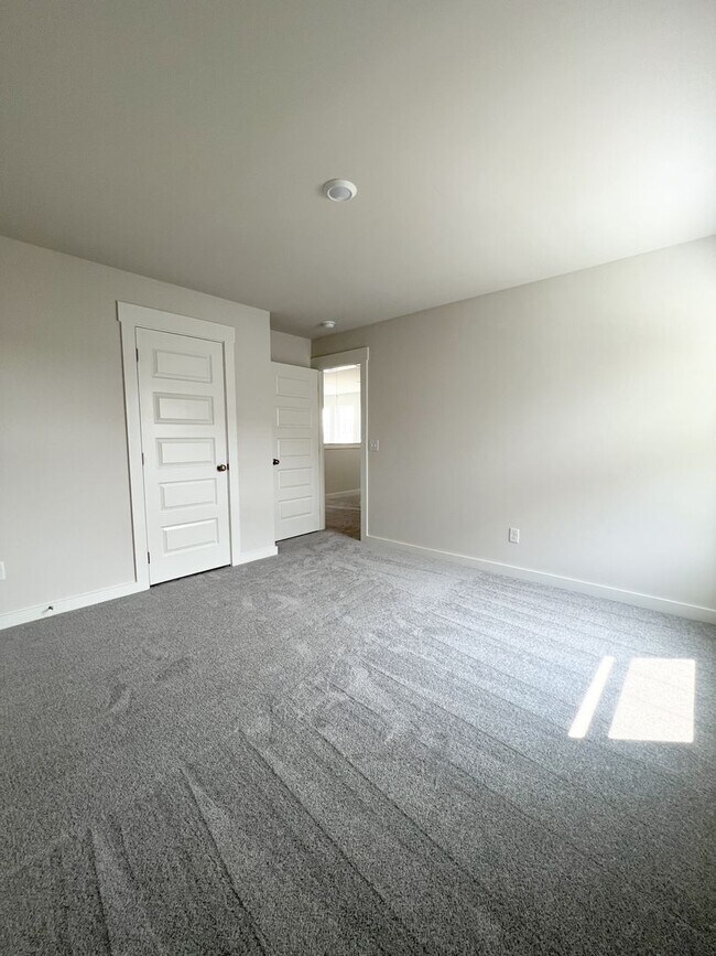 Building Photo - New Construction--Gorgeous and Move-In Ready!