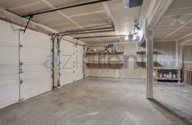 Building Photo - Unit