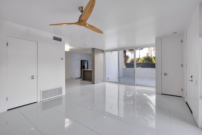 Building Photo - 2521 N Whitewater Club Dr