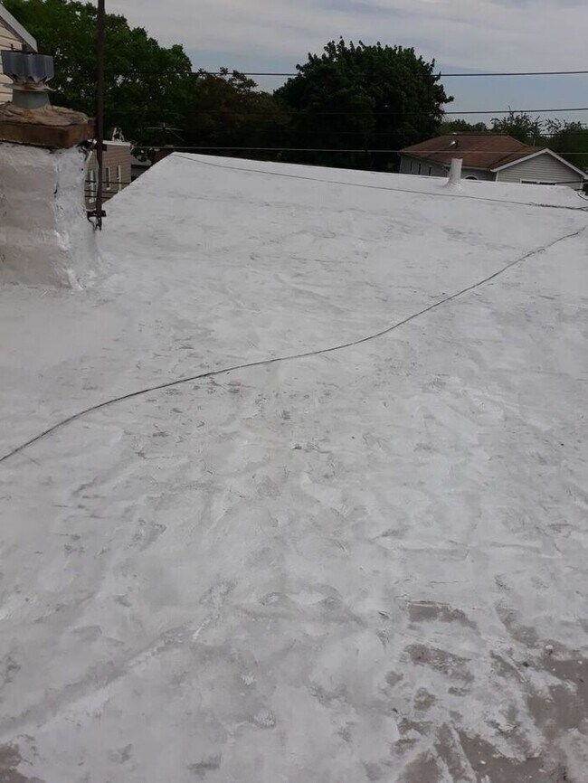 Building Photo - Under Renovation – Spacious Single-Family Home