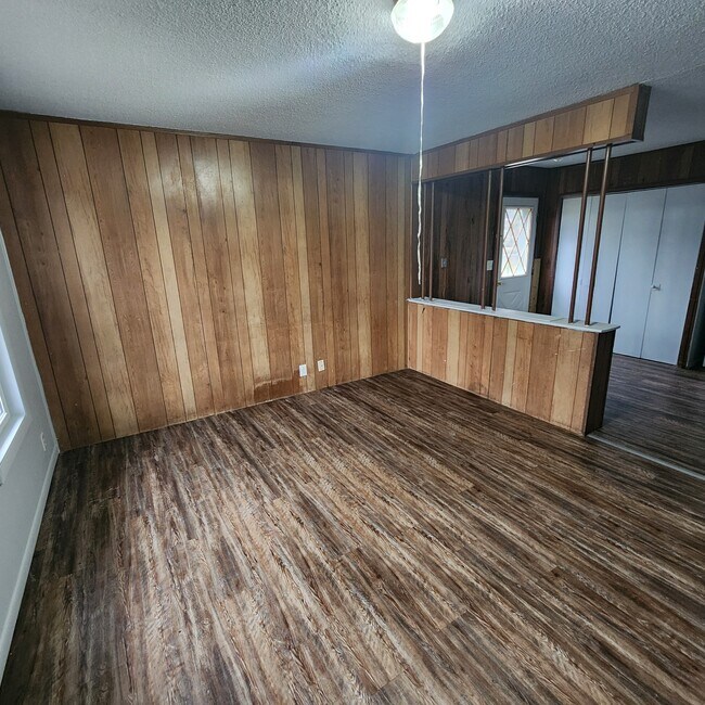 Building Photo - 1009 Glenwood Dr