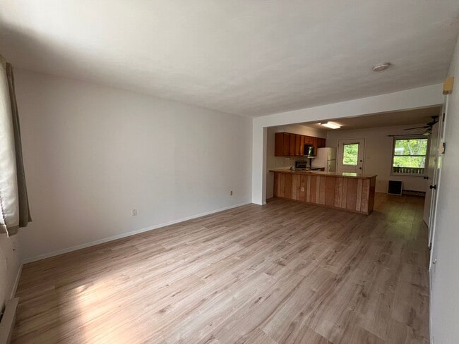 Building Photo - Woods Edge 2-Bedroom Townhome!