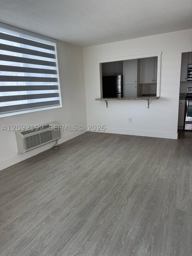 Building Photo - 1255 Collins Ave