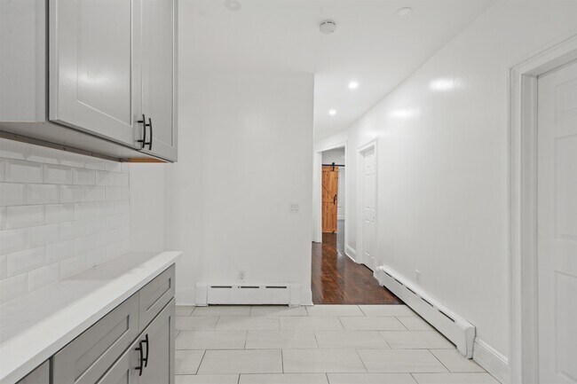 Building Photo - 56 Highwood Terrace