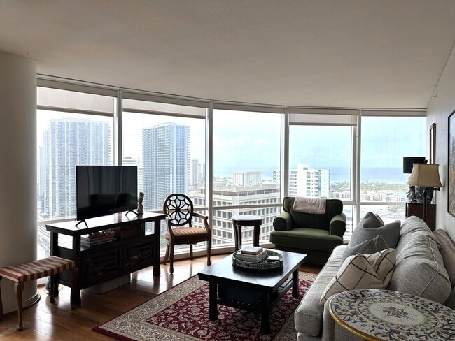 Building Photo - Moana Pacific East Tower 3BR/2BA/2PK