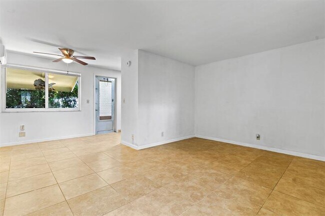 Building Photo - 2150 NE 42nd Ct