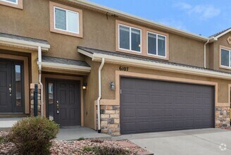 Building Photo - 3 BED/2.5 BATH TOWNHOME W/PATIO & 2-CAR GA...