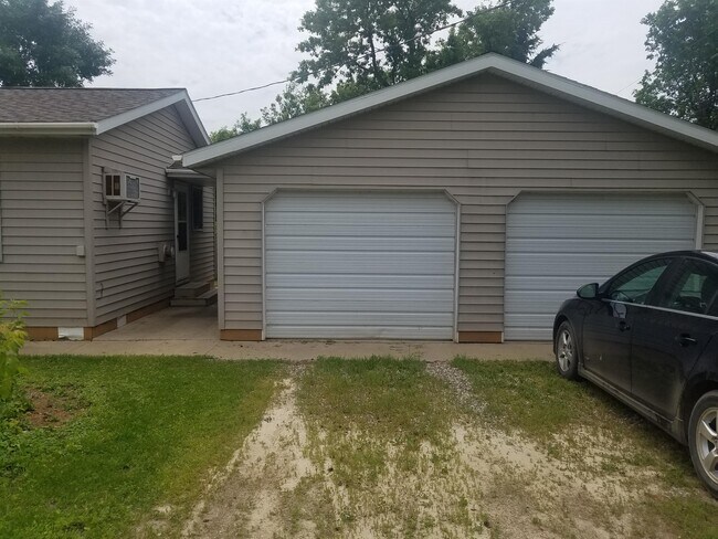 Building Photo - 75 Willow St SE