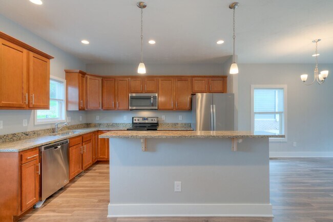 Building Photo - Uptown Village- 3 BR 3.5 Bath Townhome